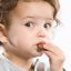 Những tác hại khi cho bé ăn quá nhiều đồ ngọt